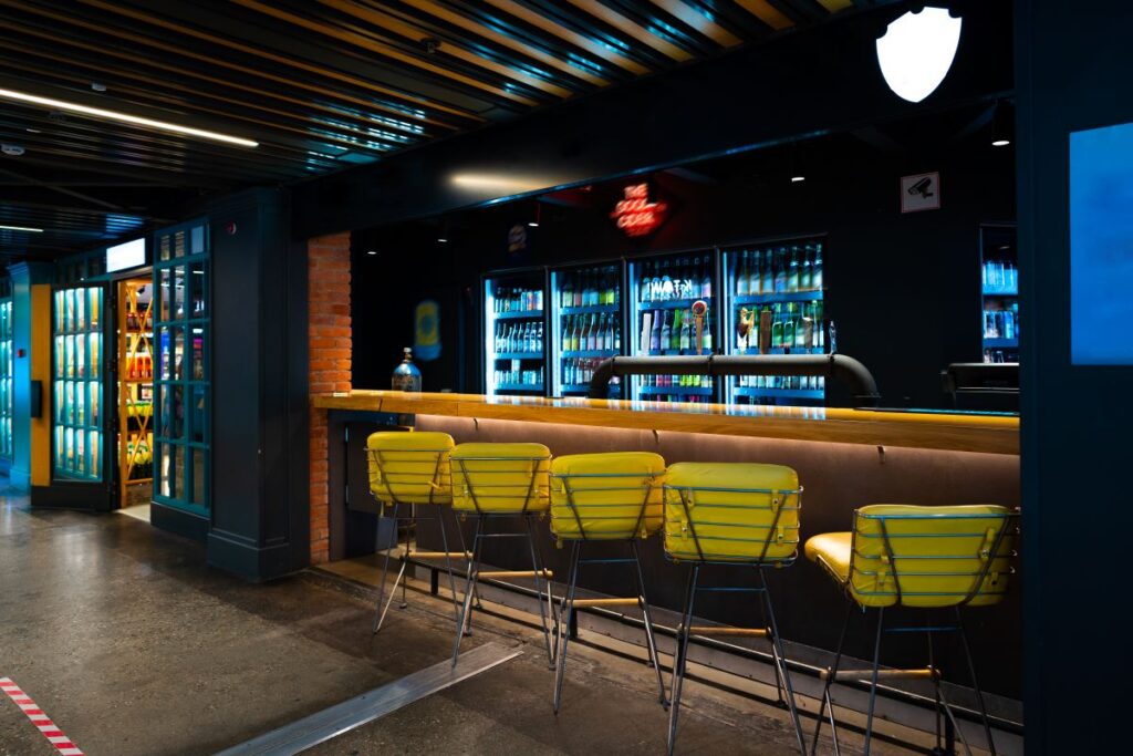 Psychology Behind Bar Lighting and Music